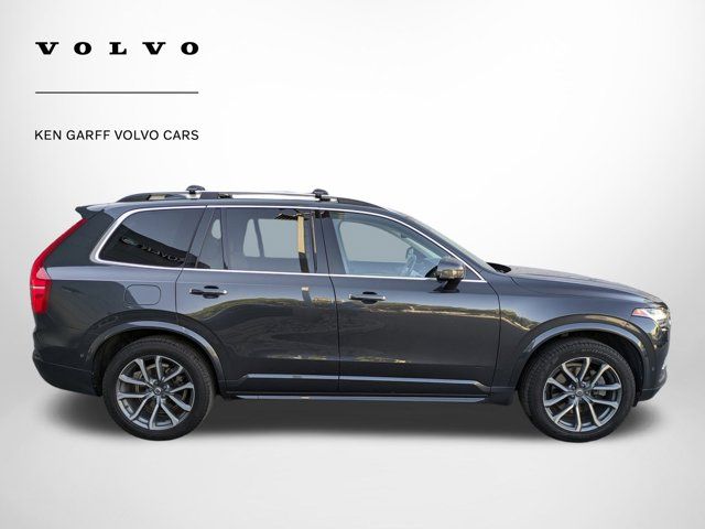 2017 Volvo XC90 Momentum