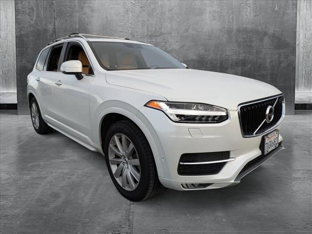 2017 Volvo XC90 Momentum