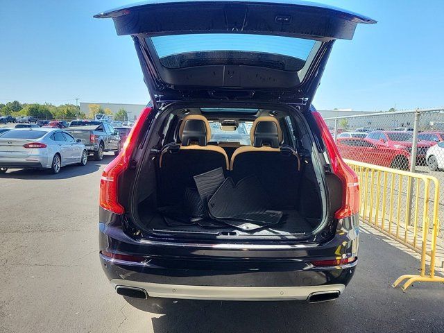 2017 Volvo XC90 Momentum