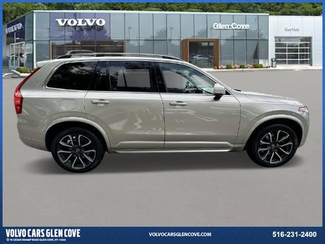 2017 Volvo XC90 Momentum