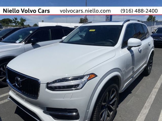 2017 Volvo XC90 Momentum