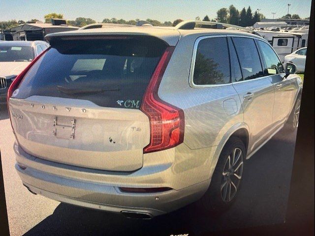 2017 Volvo XC90 Momentum