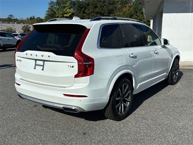 2017 Volvo XC90 Momentum