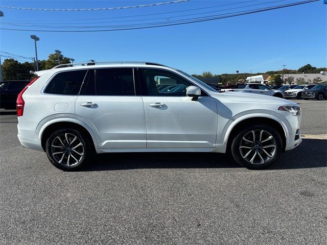 2017 Volvo XC90 Momentum