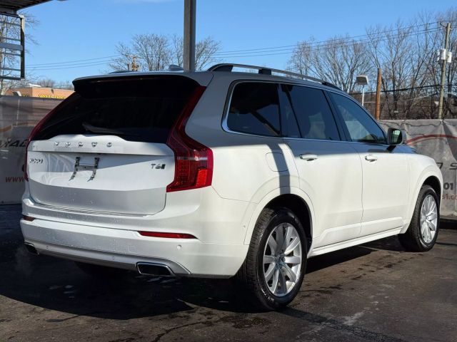 2017 Volvo XC90 Momentum