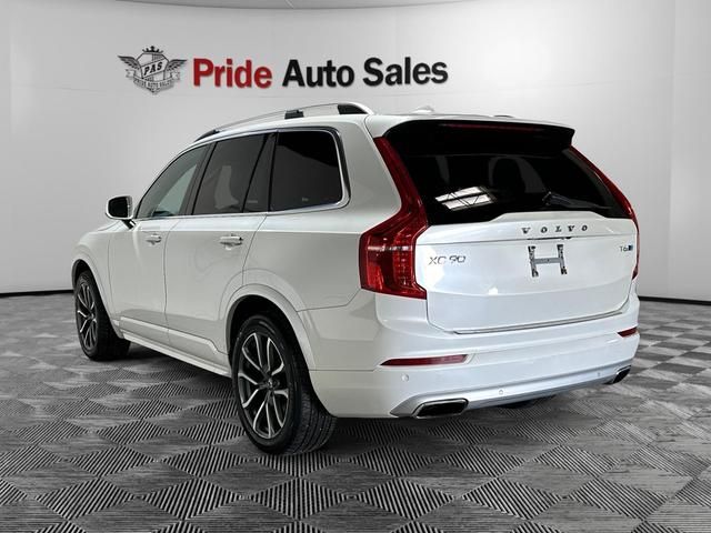 2017 Volvo XC90 Momentum