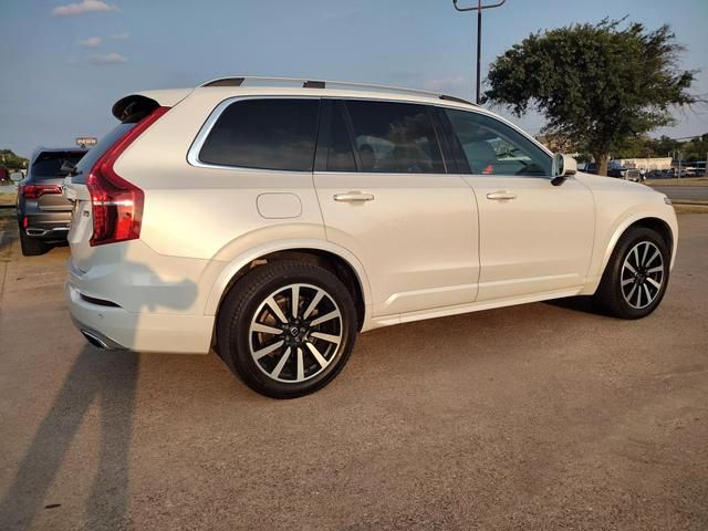 2017 Volvo XC90 Momentum