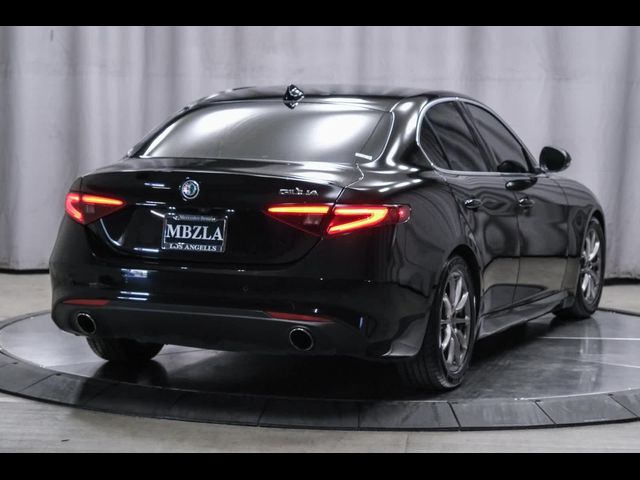 2018 Alfa Romeo Giulia Base