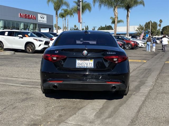 2018 Alfa Romeo Giulia Base