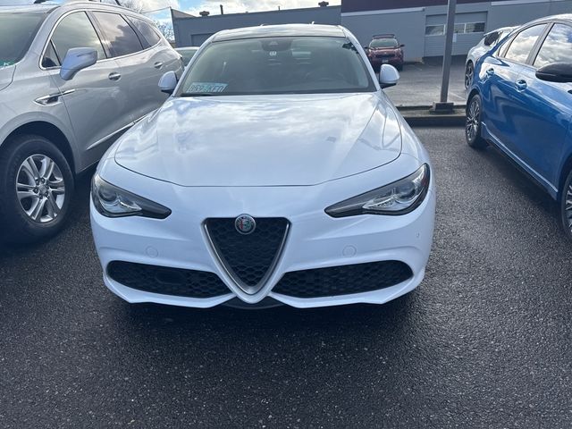 2018 Alfa Romeo Giulia Base