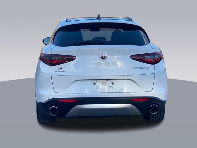 2018 Alfa Romeo Stelvio Sport