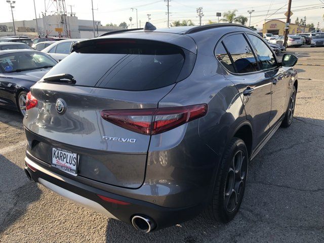 2018 Alfa Romeo Stelvio Sport