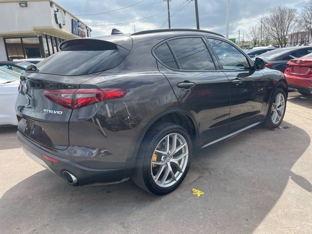 2018 Alfa Romeo Stelvio Sport