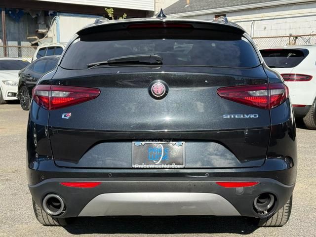 2018 Alfa Romeo Stelvio Sport