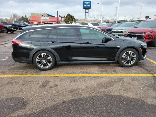 2018 Buick Regal TourX Essence