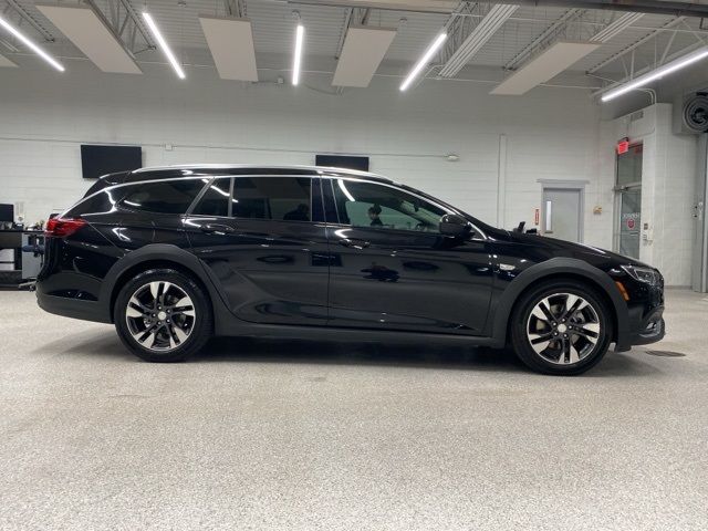 2018 Buick Regal TourX Essence