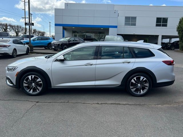 2018 Buick Regal TourX Essence