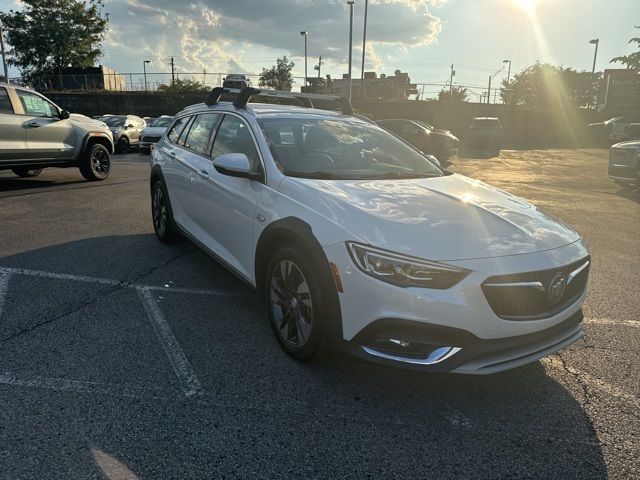 2018 Buick Regal TourX Essence