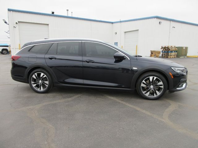 2018 Buick Regal TourX Essence