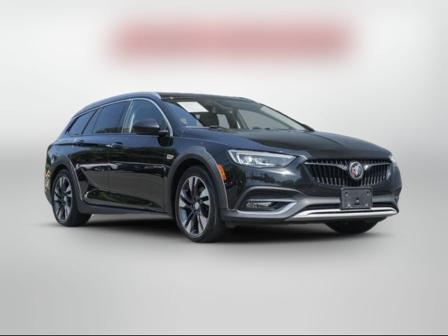 2018 Buick Regal TourX Essence