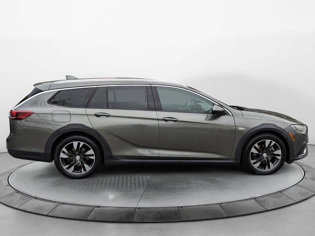 2018 Buick Regal TourX Essence