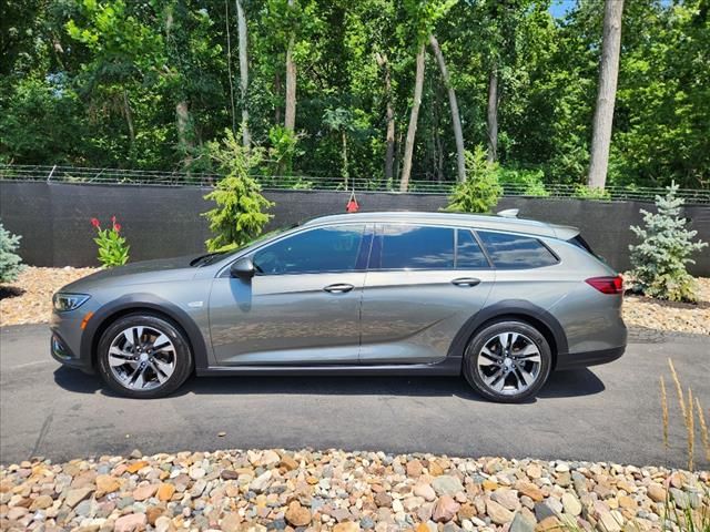 2018 Buick Regal TourX Essence