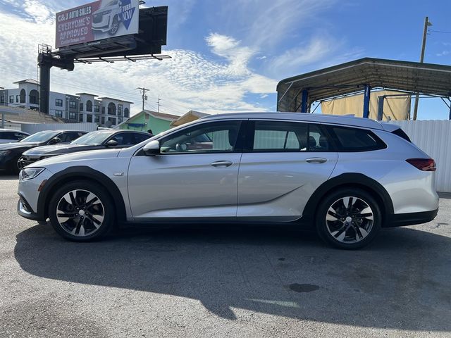 2018 Buick Regal TourX Essence