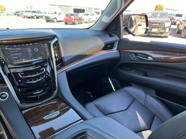 2018 Cadillac Escalade Luxury