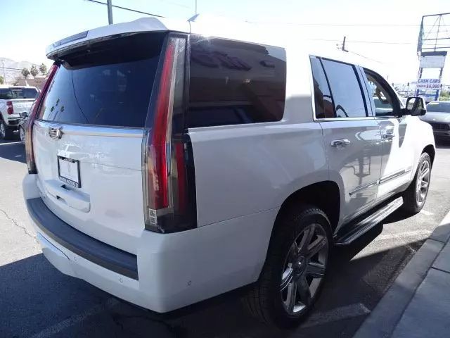 2018 Cadillac Escalade Luxury