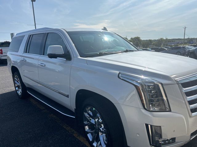 2018 Cadillac Escalade ESV Luxury