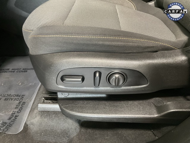 Vehicle image 21 of 32