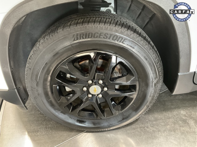 Vehicle image 9 of 32