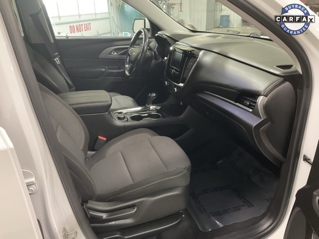 Vehicle image 26 of 32