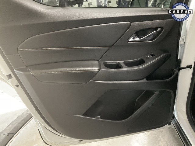 Vehicle image 29 of 32