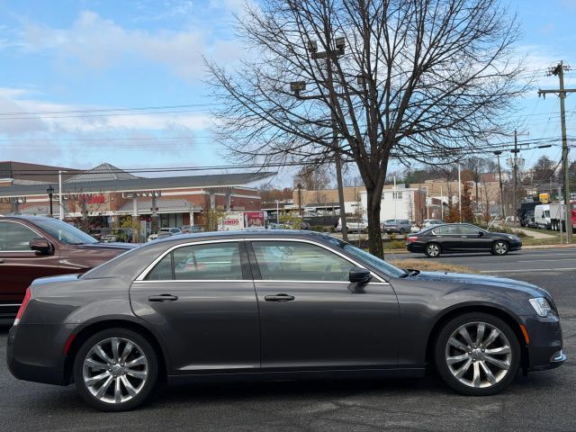 2018 Chrysler 300 Touring L