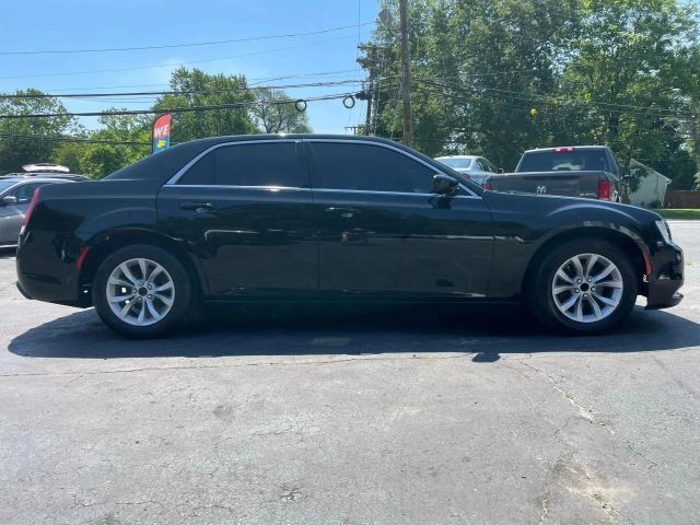 2018 Chrysler 300 Touring