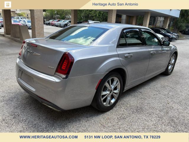 2018 Chrysler 300 Touring