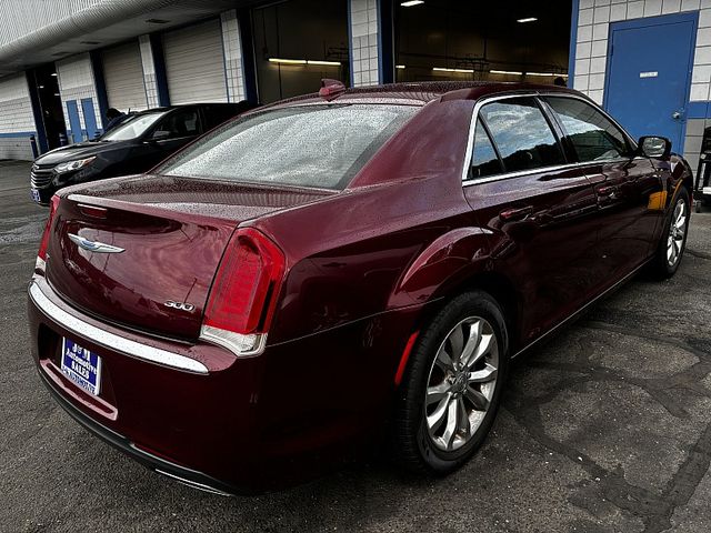 2018 Chrysler 300 Touring L