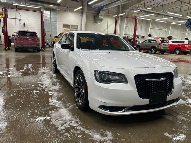 2018 Chrysler 300 Touring