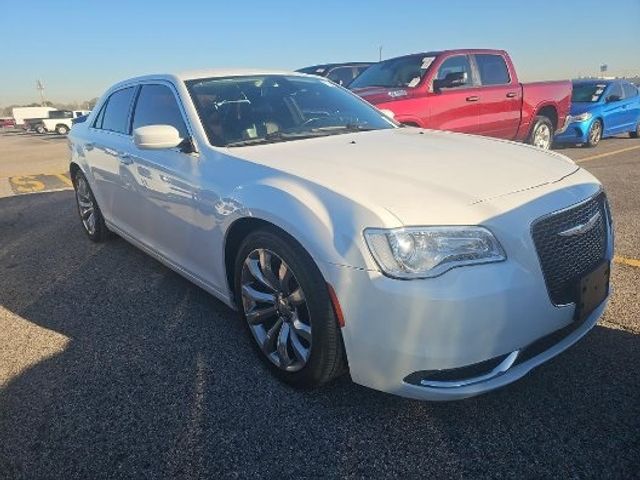 2018 Chrysler 300 Touring L