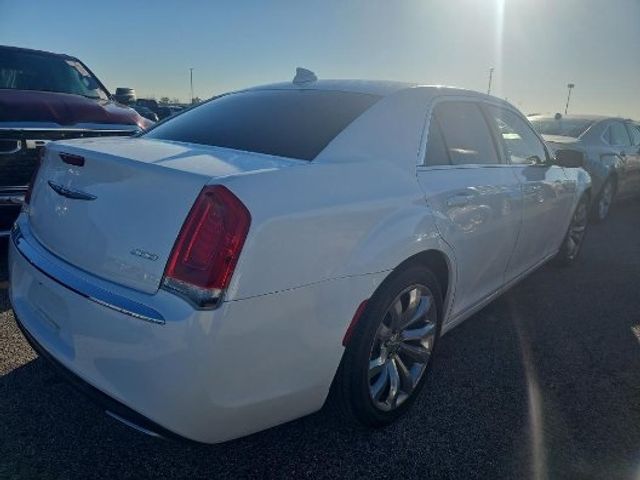 2018 Chrysler 300 Touring L