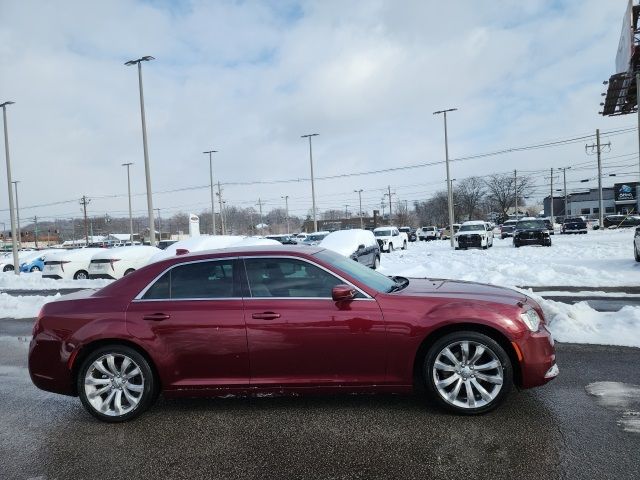 2018 Chrysler 300 Touring L