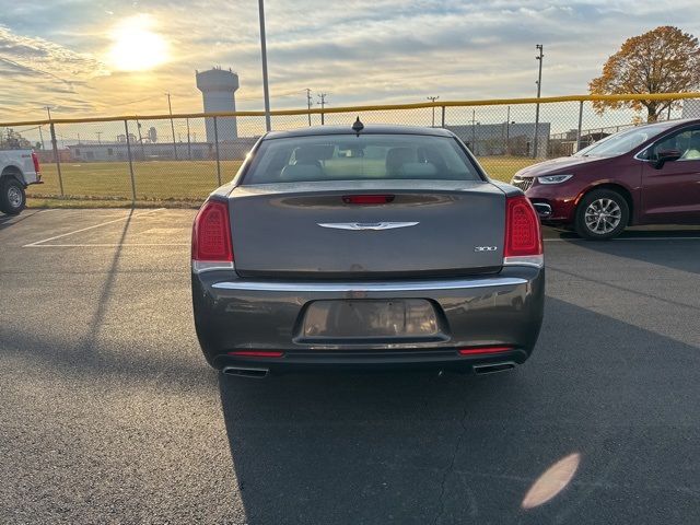 2018 Chrysler 300 Touring L