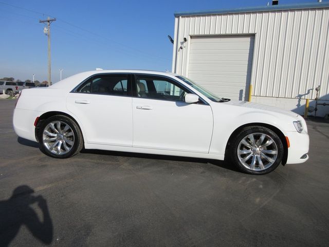 2018 Chrysler 300 Touring L