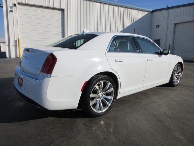 2018 Chrysler 300 Touring L