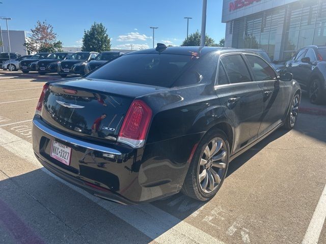 2018 Chrysler 300 Touring L