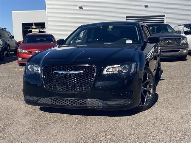 2018 Chrysler 300 Touring