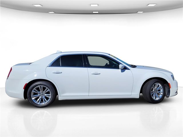 2018 Chrysler 300 Touring L