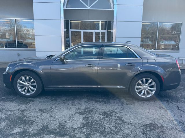 2018 Chrysler 300 Touring