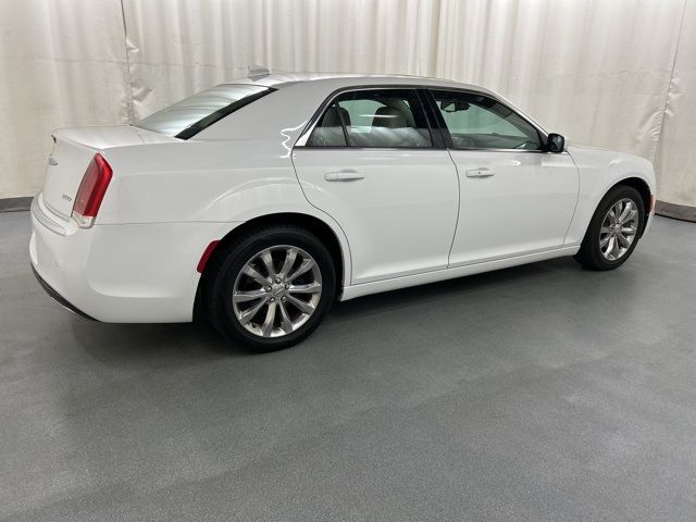 2018 Chrysler 300 Touring L